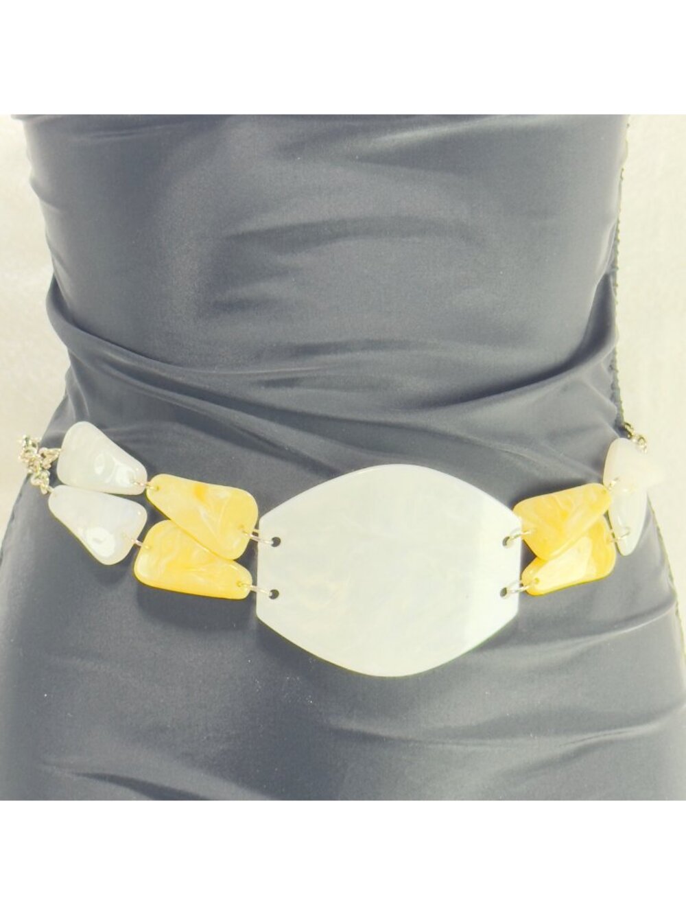 Vintage-Inspired White & Yellow Acrylic Chain Belt With Adjustable Length For El